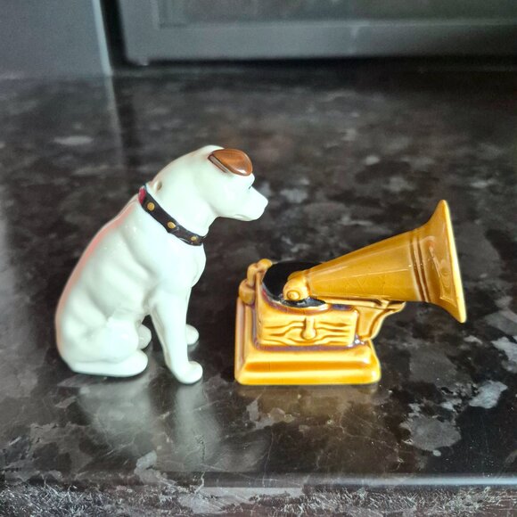Vintage Nipper RCA Dog & Record Player Ceramic Salt & Pepper Shaker Set - Picture 3 of 10